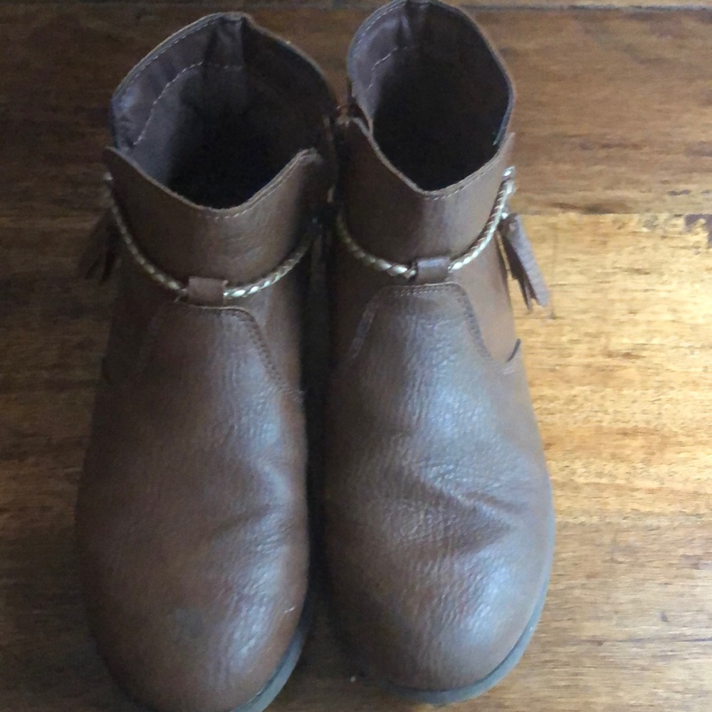 Osh Kish saddle brown booties w tassel